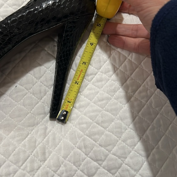 Vera Wang Lavender black platform pump. Since 9.5M - Picture 5 of 10